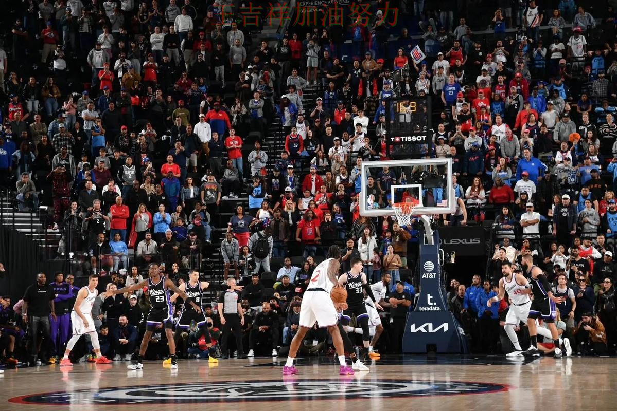 快船在羽毛球公开赛中绝杀取胜点燃全场气氛 引发球迷持续关注